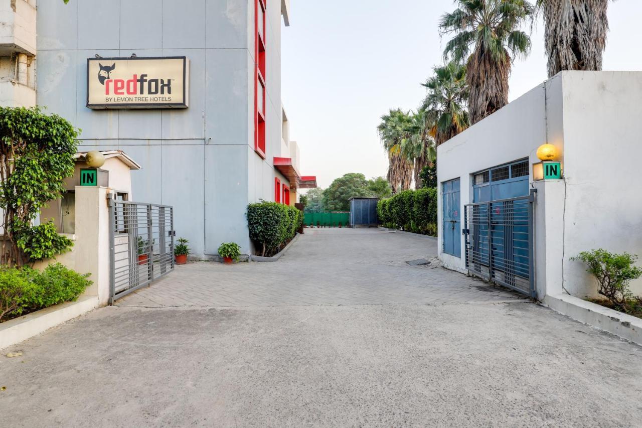 Red Fox By Lemon Tree Hotels, East Delhi Exteriör bild