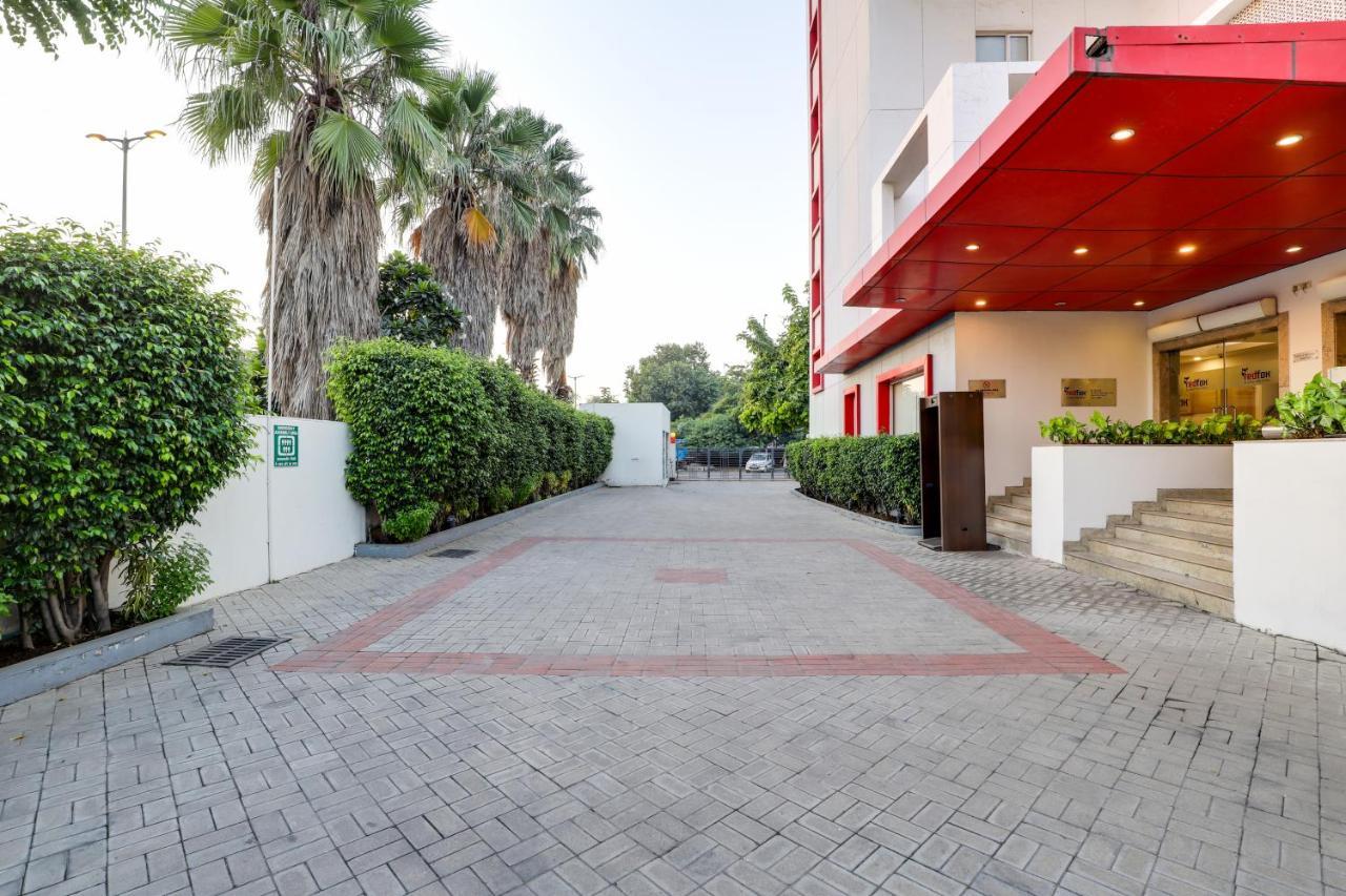 Red Fox By Lemon Tree Hotels, East Delhi Exteriör bild
