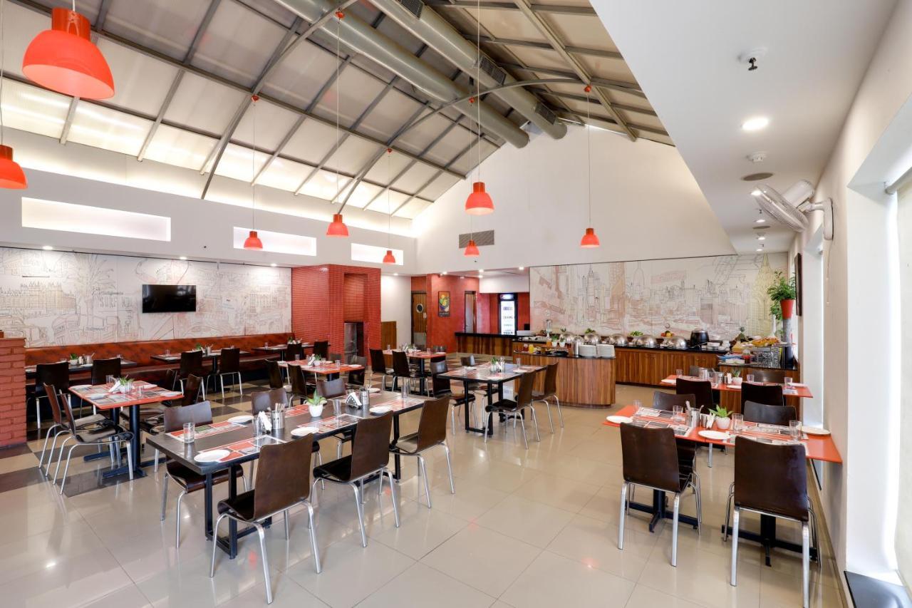Red Fox By Lemon Tree Hotels, East Delhi Exteriör bild