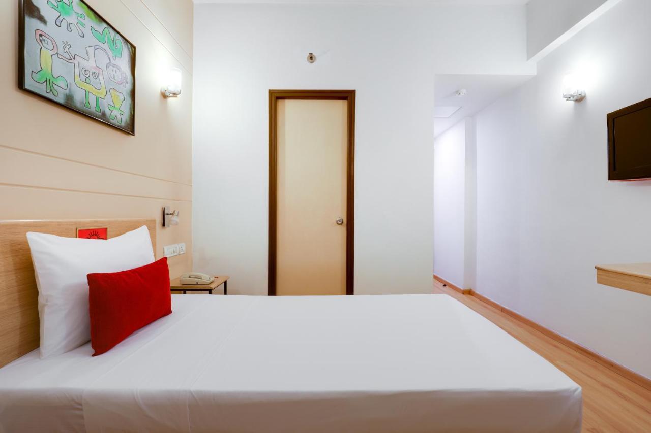Red Fox By Lemon Tree Hotels, East Delhi Exteriör bild