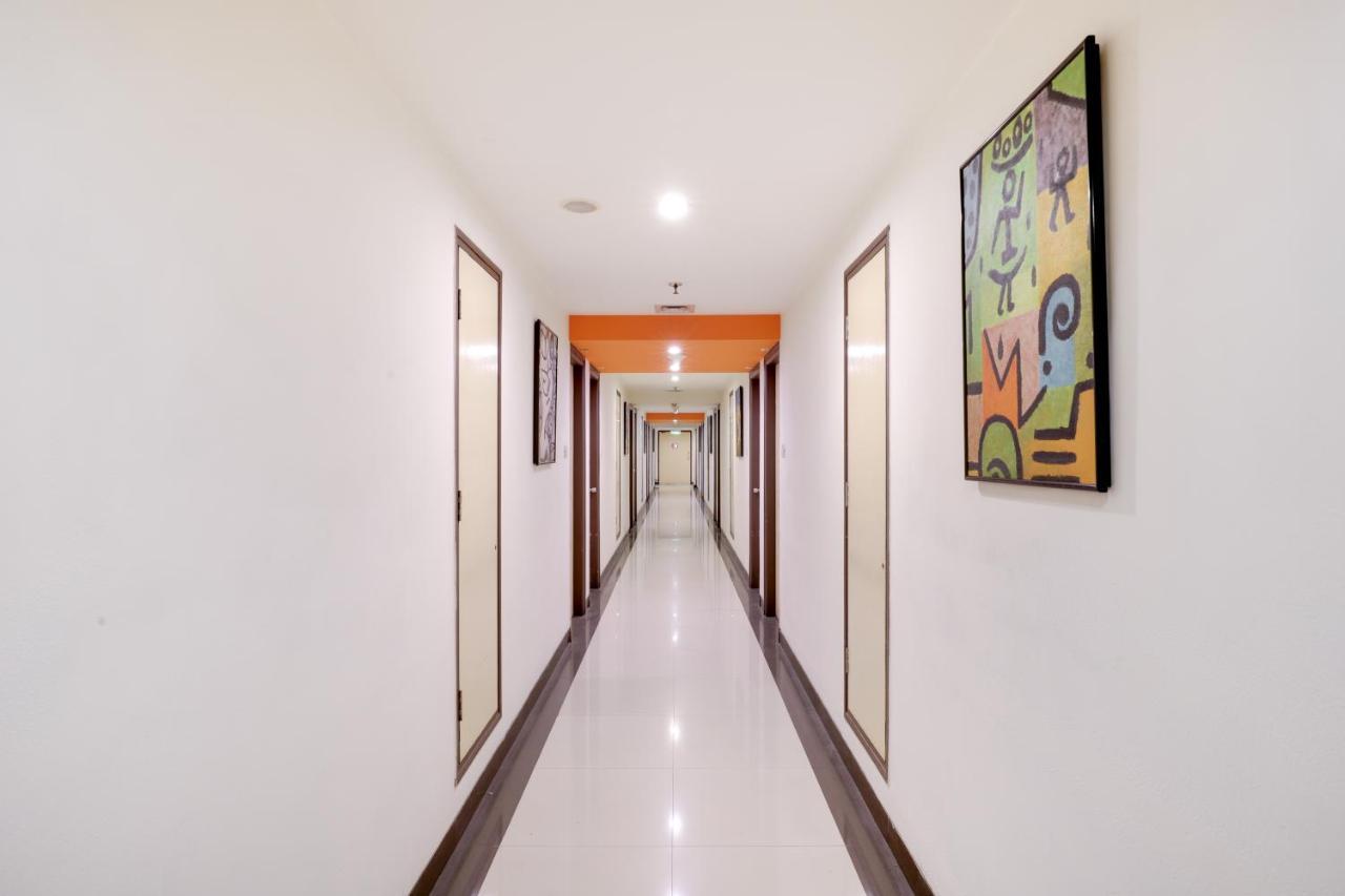 Red Fox By Lemon Tree Hotels, East Delhi Exteriör bild