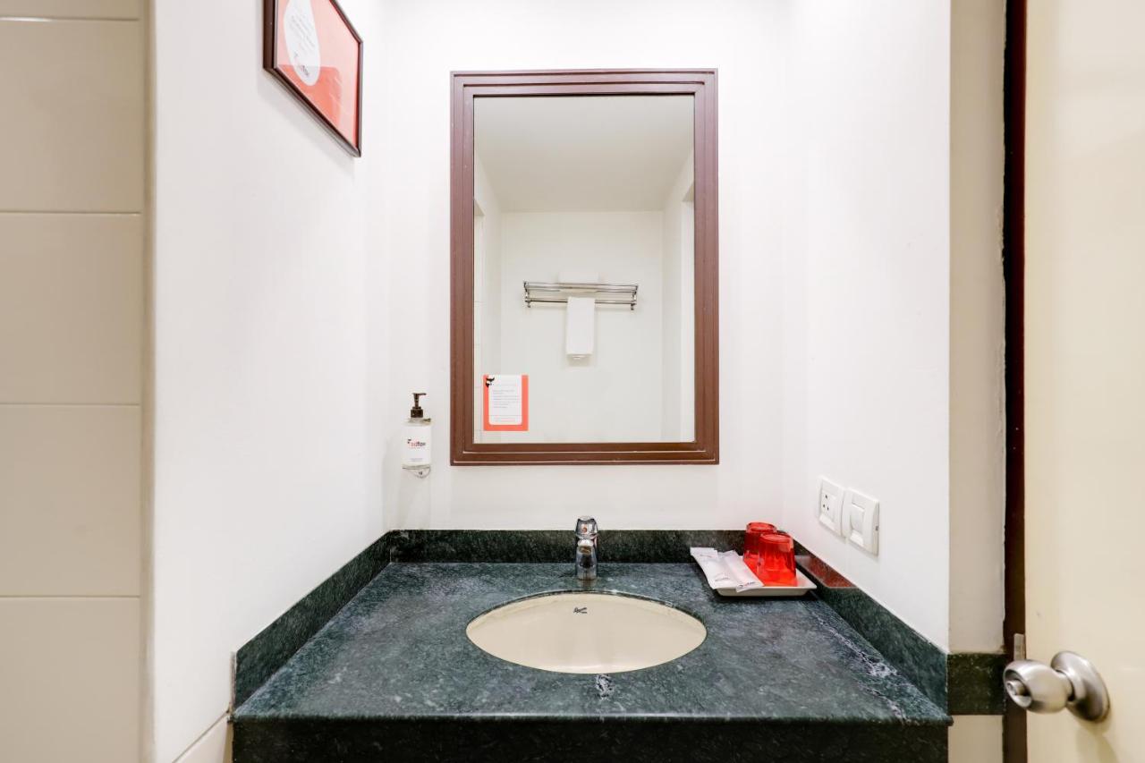 Red Fox By Lemon Tree Hotels, East Delhi Exteriör bild