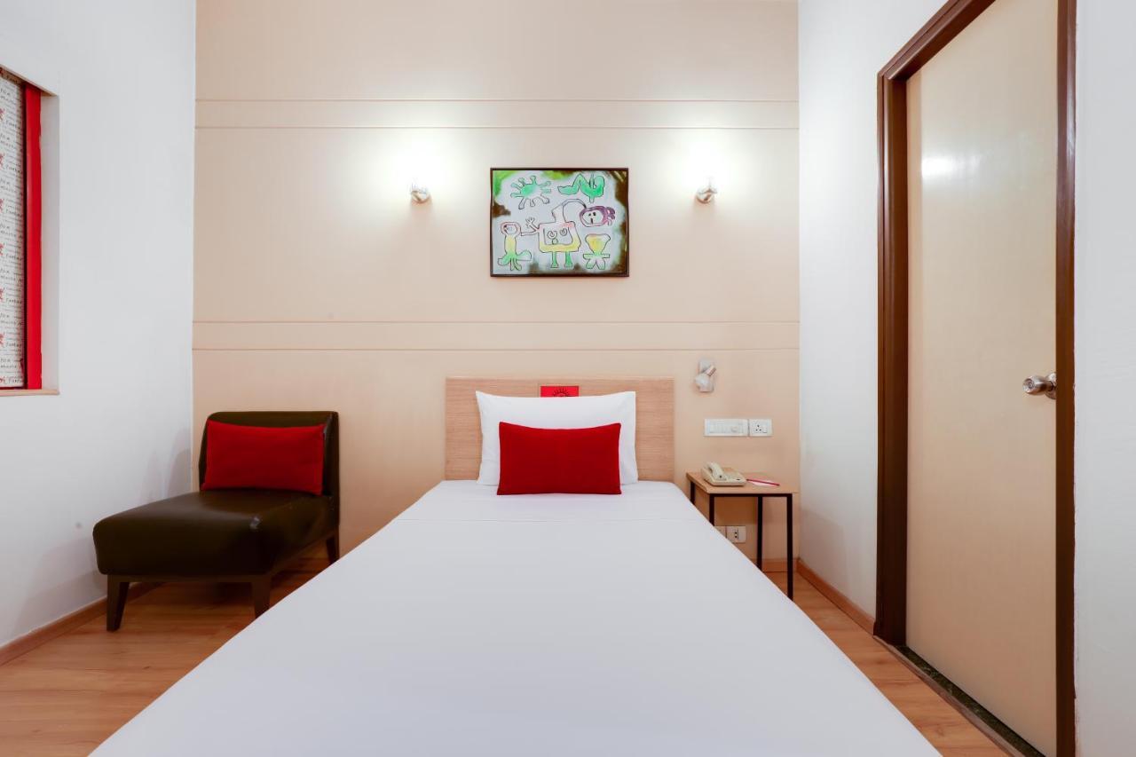Red Fox By Lemon Tree Hotels, East Delhi Exteriör bild