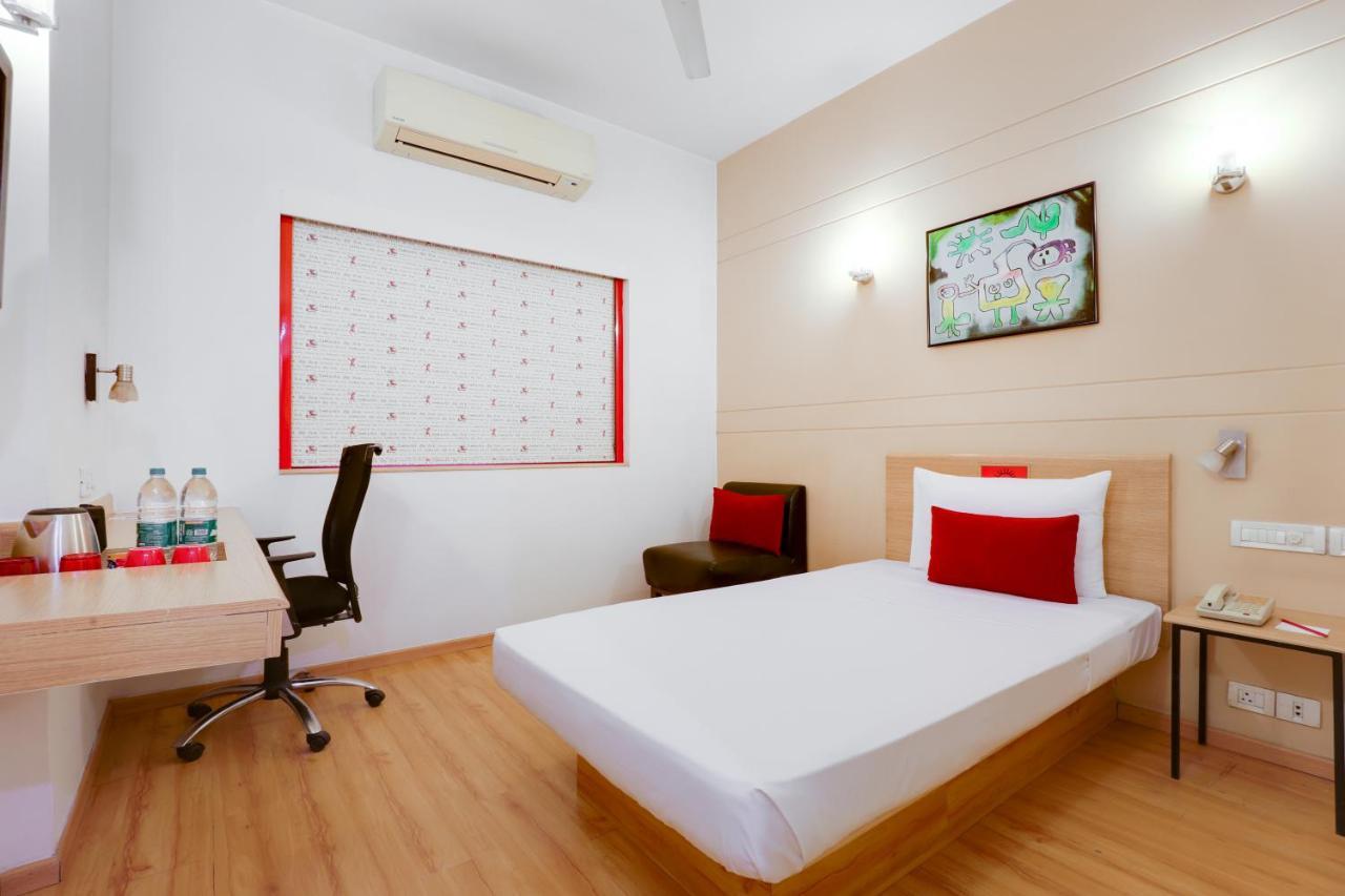 Red Fox By Lemon Tree Hotels, East Delhi Exteriör bild