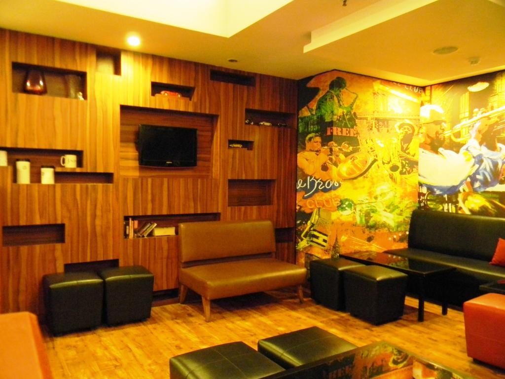 Red Fox By Lemon Tree Hotels, East Delhi Exteriör bild
