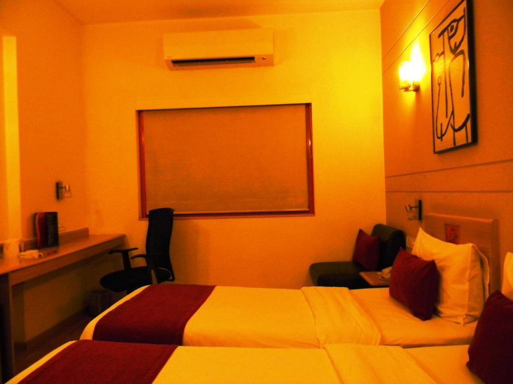 Red Fox By Lemon Tree Hotels, East Delhi Exteriör bild