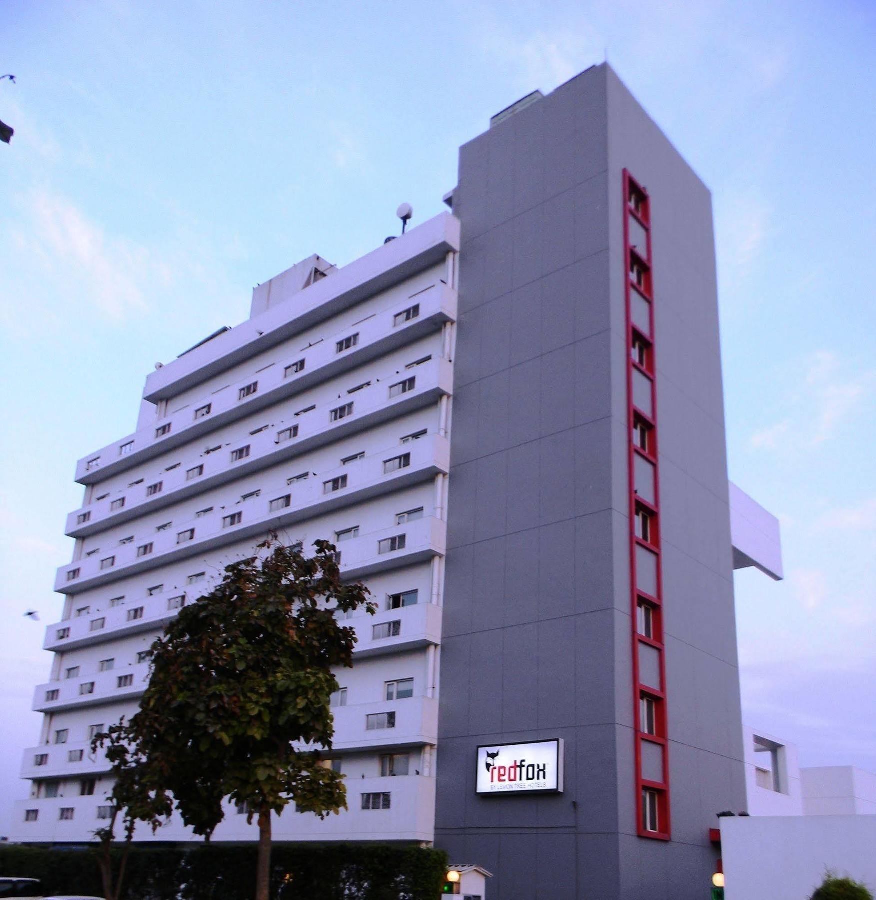 Red Fox By Lemon Tree Hotels, East Delhi Exteriör bild