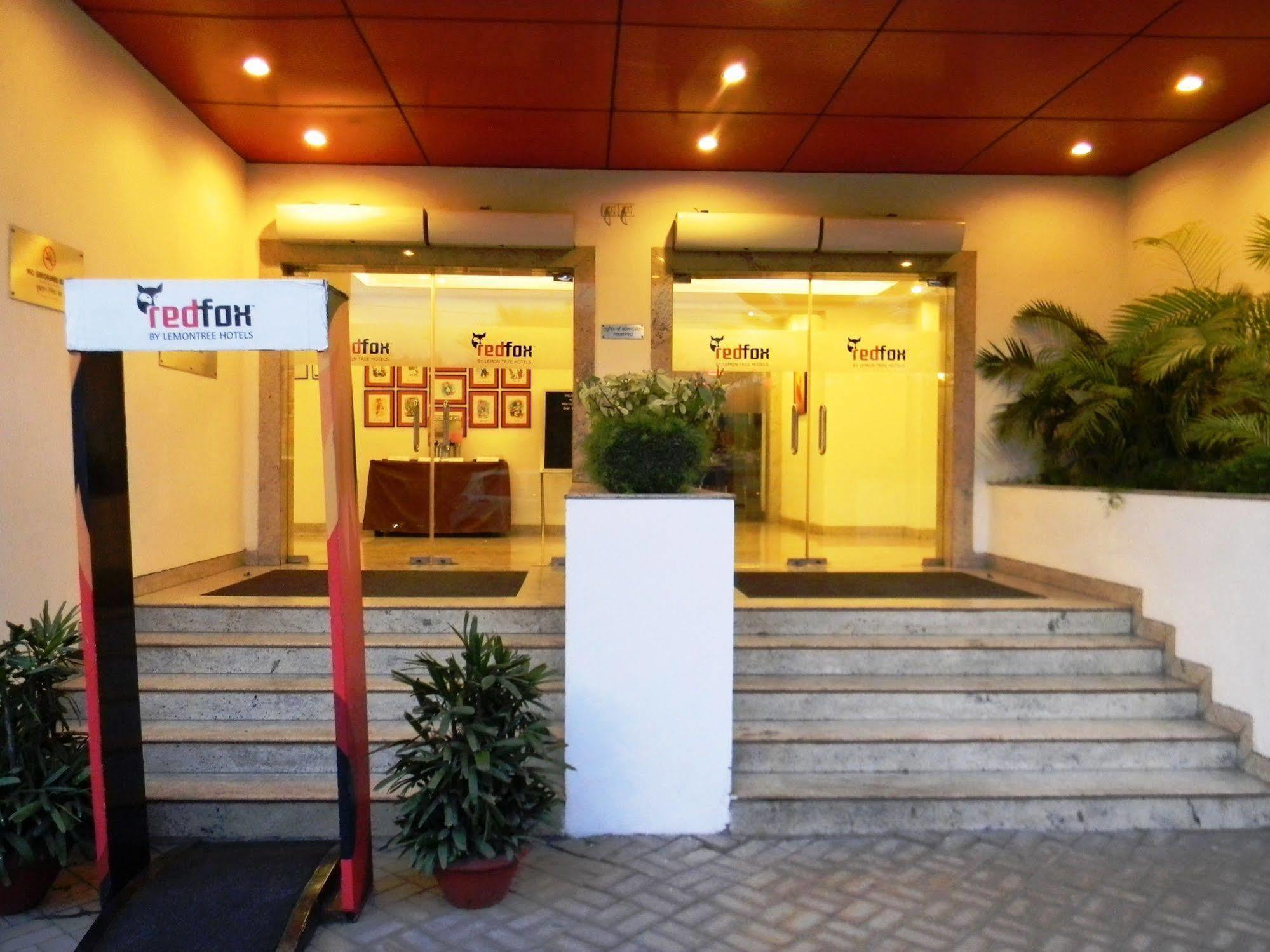 Red Fox By Lemon Tree Hotels, East Delhi Exteriör bild
