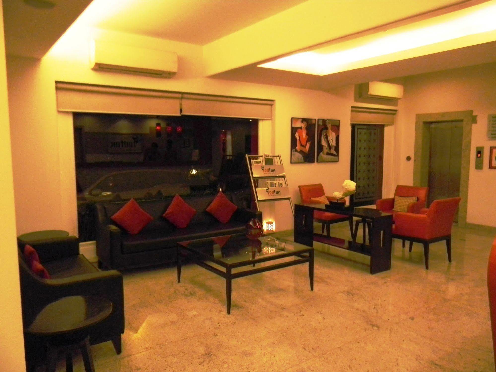 Red Fox By Lemon Tree Hotels, East Delhi Exteriör bild