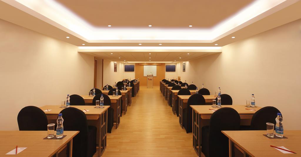Red Fox By Lemon Tree Hotels, East Delhi Exteriör bild